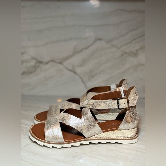 Diba True Qu Aint sandal size 12 subtle gold metallic - Picture 5 of 15